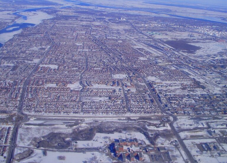 New De L’Épée Level Crossing Opens a Long-Sought Link Between Parc-Extension and Outremont